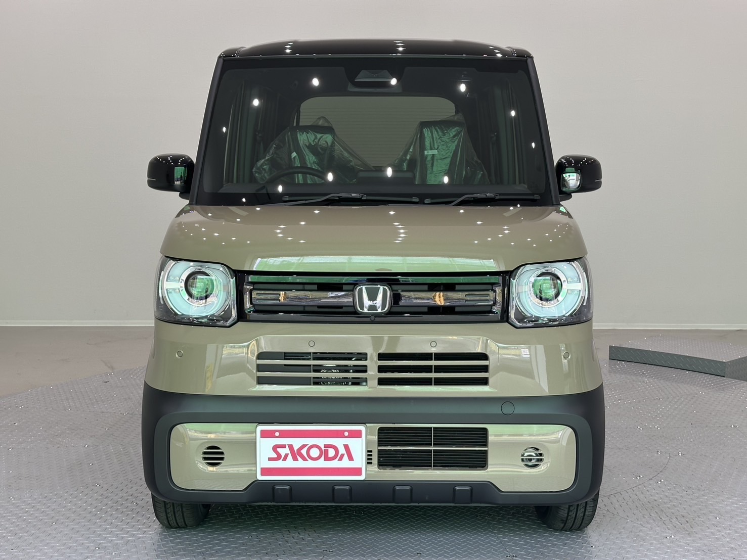 都会派vs冒険派！N-BOX JOYとデリカミニ、個性際立つ軽スーパーハイト