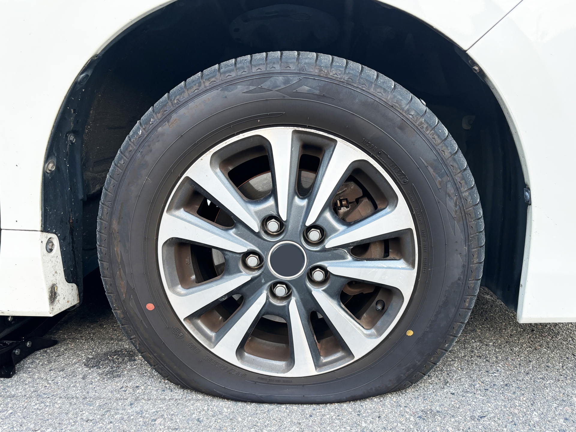 ぱんださん専用　タイヤ パンクした時の対処法とは？前兆や安全な対応方法も解説！」 | サコダ