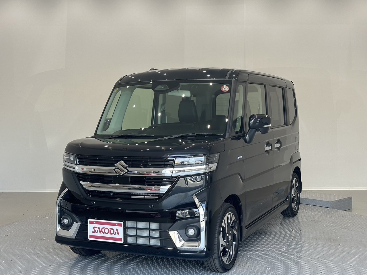 ｽﾍﾟｰｼｱｶｽﾀﾑ　HYBRID XS 全方位ﾓﾆﾀｰ付純正ﾅﾋﾞ