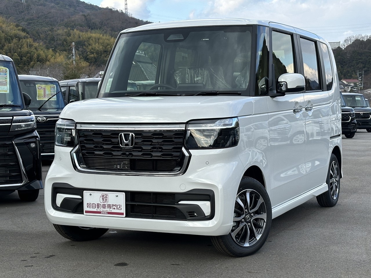 N-BOX CUSTOM　CUSTOM